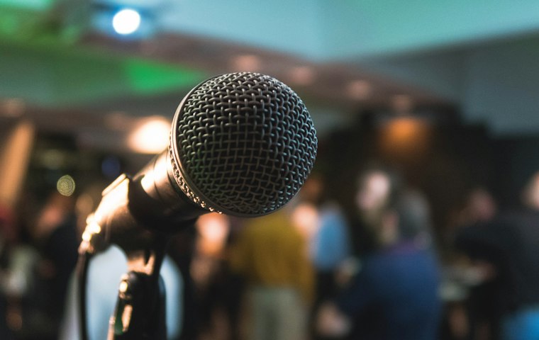 Microphone in front of an audience at a press event